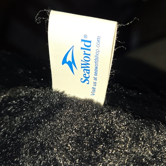 SEAWORLD PENGUIN PLUSH. #6159 - Picture 8 of 8